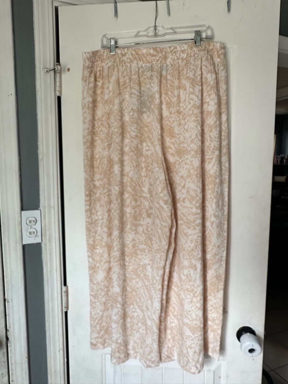 NWT Torrid Wide Leg Washable Gauze High Rise Pants - Animal Swirl 2 Short - Picture 4 of 5